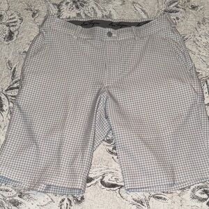Like New Ben Hogan Men's Gray Checkered Flat Front Golf Shorts